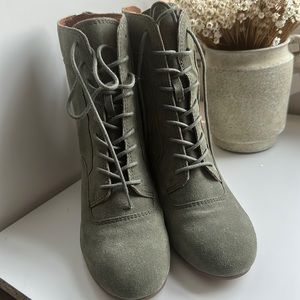 Heeled boots size 5